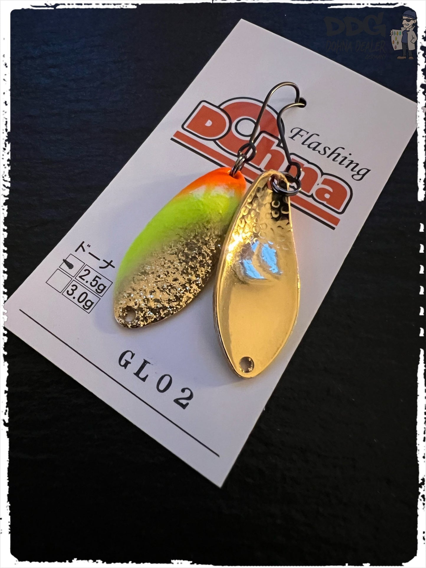 Angelkoder-Spinners: goldfarbene und bunte Metall-Löffel mit Drillingshaken