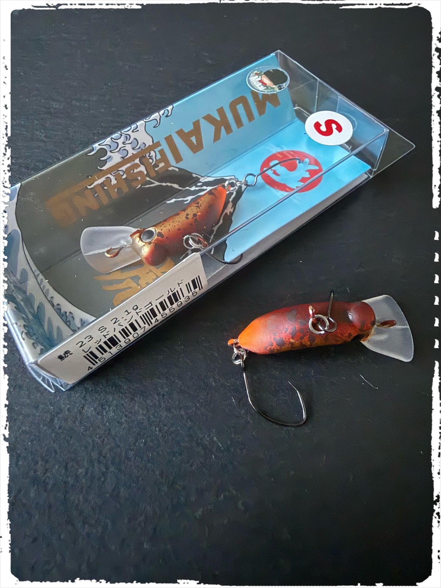 Mukai Fishing - Shachihoko 23 S - Special Color #01 "Introvert Gets Hooked on Fishing" - Red Band Gold
