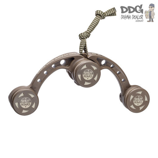 Knot Assist 2.0 mit braunen Griffen, geflochtener Seilschnur und rundem Mittelstück