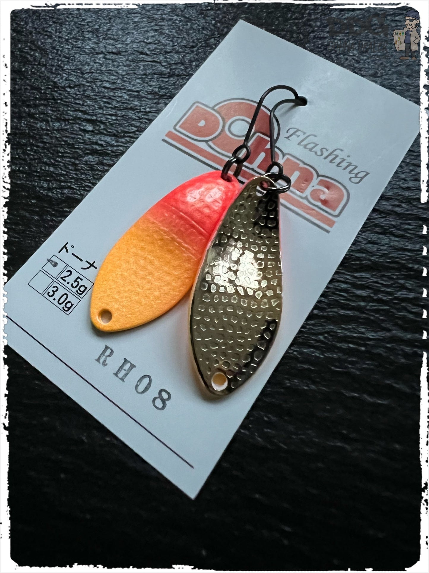 Angelköder mit zwei Metall-Spoons: orange/rot und goldfarben, mit Drilling.